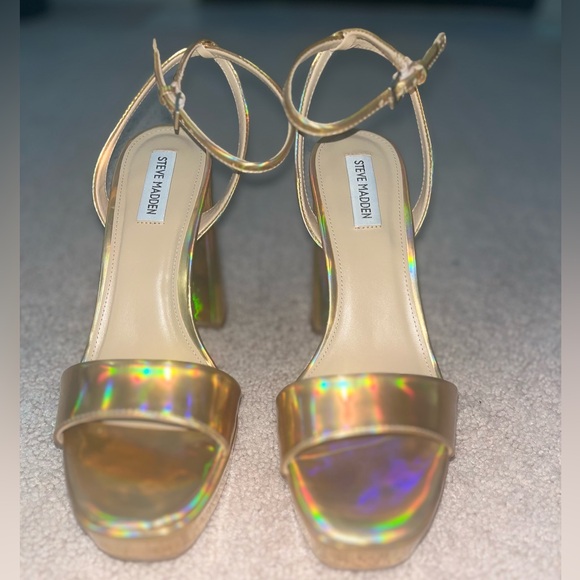 STEVE MADDEN LESSA platform sandal with a towering heel & feminine ankle strap. - Picture 6 of 9